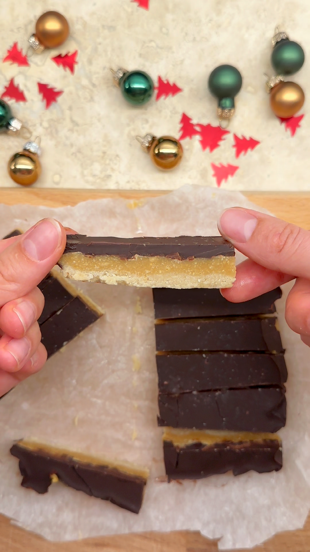 easy to make healthy vegan 3 layered candy bar/twix bar. almond shortbread layer, vegan caramel layer and dark chocolate layer