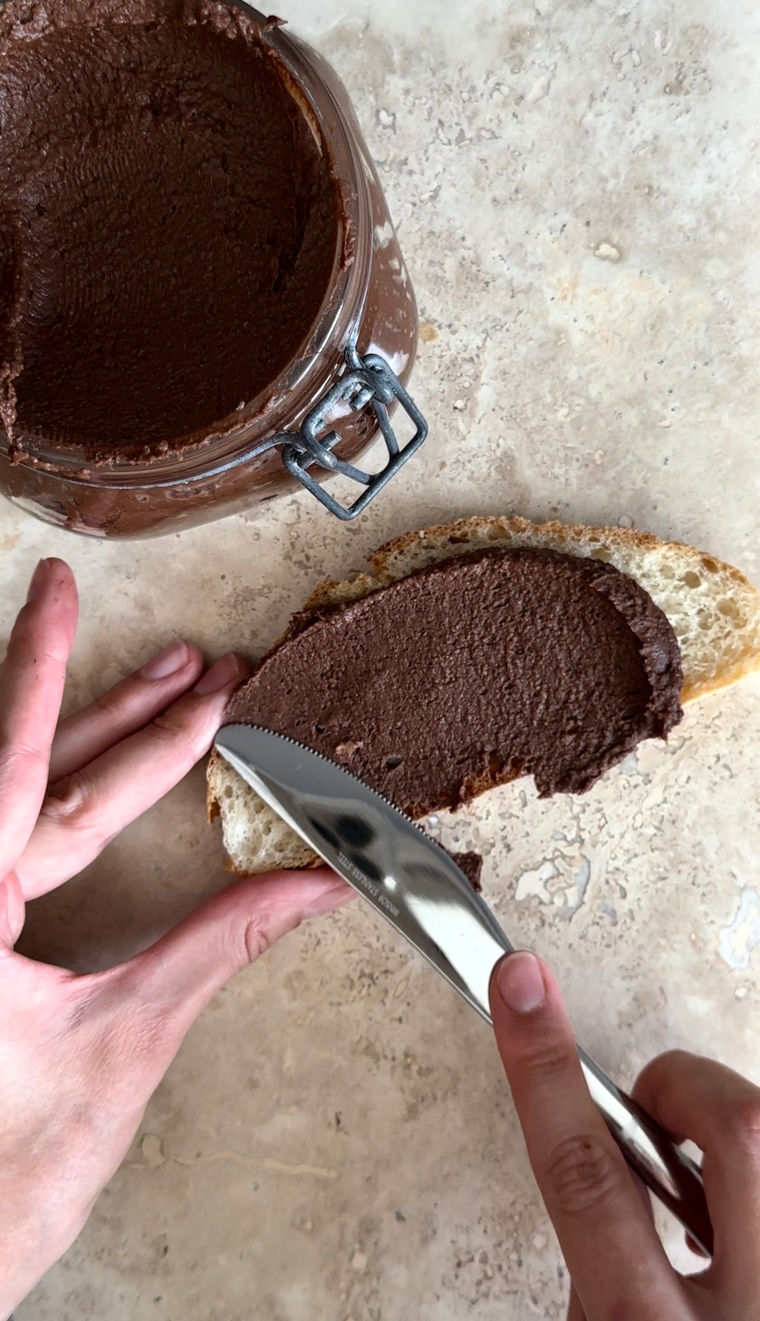 vegan healthy 'nutella' spread made with chickpeas